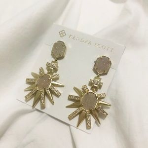 KENDRA SCOTT | Gold starburst earrings